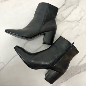 Charleston Shoe Co. Black Leather Drake Ankle Heeled Bootie Size 10 Date Party